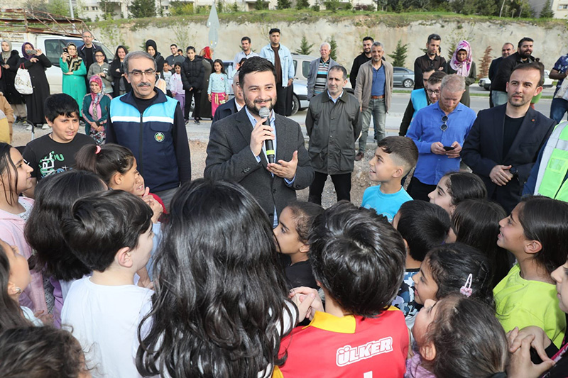 BAŞKAN ÖZTEKİN AFET BÖLGESİNDE VATANDAŞLARLA BULUŞTU