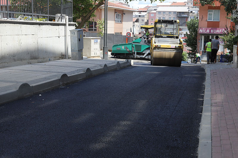 KÂĞITHANE’DE CADDE VE SOKAKLAR YENİLENMEYE DEVAM EDİYOR