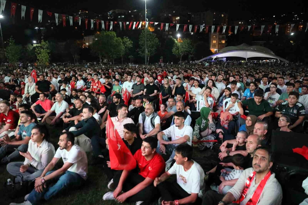 Kağıthaneliler, A Milli Futbol Takımı’nın maçlarını Hasbahçe’de izliyor