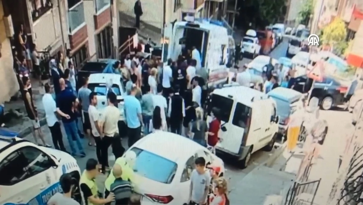 Kağıthane’de Kontrolden Çıkan Otomobil 3 Araça Çarptı: 1 Yaralı