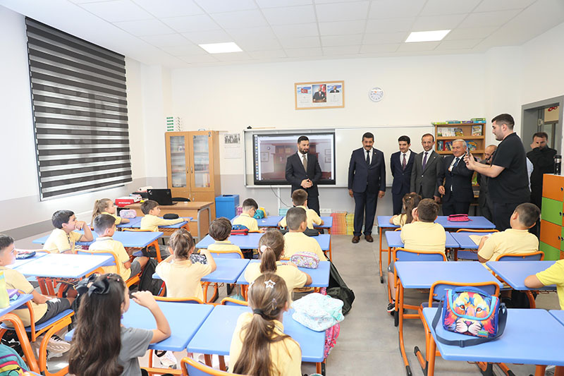 KÂĞITHANE’DE ÇOCUKLAR YENİ EĞİTİM ÖĞRETİM DÖNEMİNE BAŞLADI