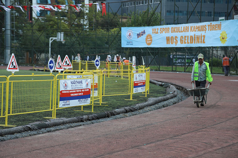 HASBAHÇE SPOR SAHASI’NDA TARTAN PİST VE YÜRÜYÜŞ YOLU ÇALIŞMALARI BAŞLADI