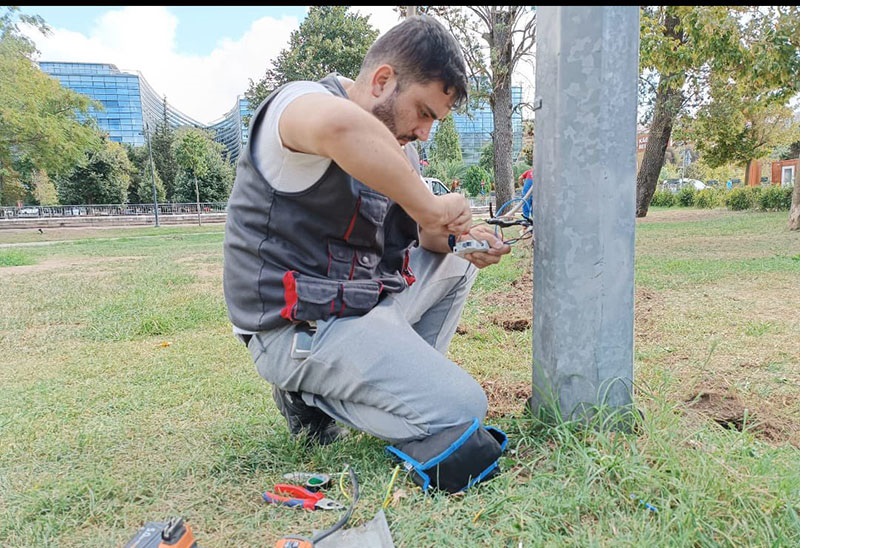 KÂĞITHANE BELEDİYESİ’NDEN PARKLARA ÇEVRECİ VE GÜVENLİ DOKUNUŞ