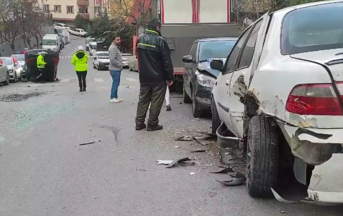 Kağıthane’de Trafik Kazası: 6 Araç Hasar Gördü