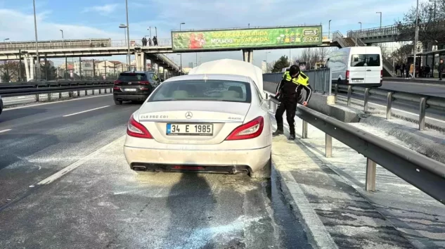 Kağıthane’de Seyir Halindeki Araçta Yangın Çıktı